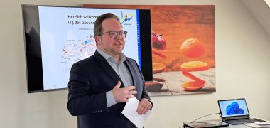 Der Erste Kreisbeigeordnete Pascal Badziong begrüßte die Teilnehmenden im Gesundheitsamt Mayen.